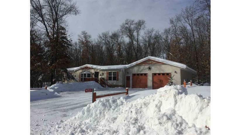 N7221 Cozy Oaks Circle Wescott, WI 54166 by Full House Realty, LLC $159,900