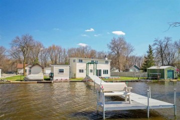 5552 W Reighmoor Road, Omro, WI 54963