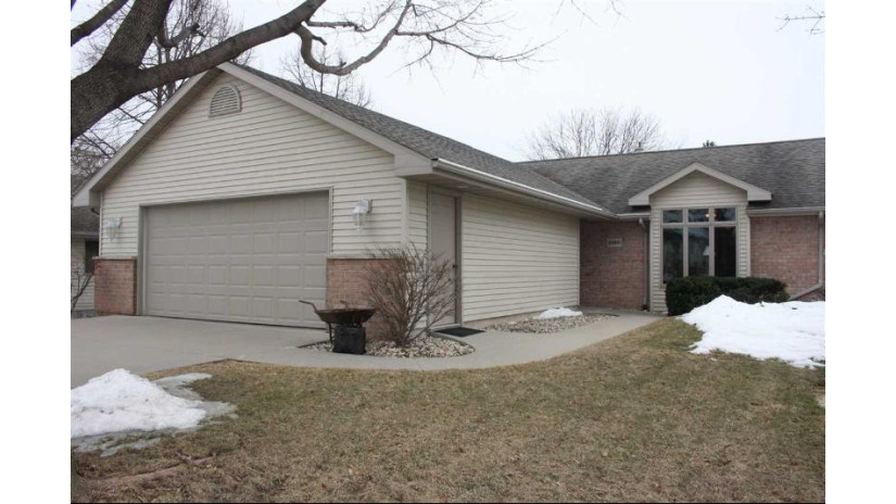 W2801 Brookhaven Drive Buchanan, WI 54915 by Shiny Key Realty, LLC $180,000