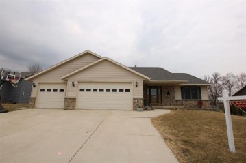 492 Leona Way, Oakfield, WI 53065