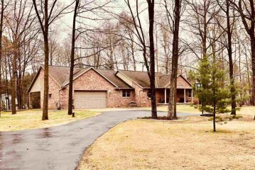 698 Bucks Lane, Little Suamico, WI 54171-9640