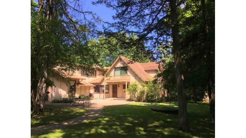 W1430 Spring Grove Rd Green Lake, WI 54941 by Better Homes And Gardens Real Estate Special Prope $1,175,000