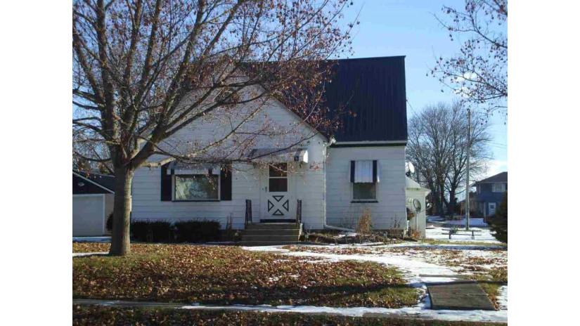 600 Main St Fairwater, WI 53931 by Preferred Realty Group $105,000