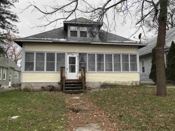 622 E State St, Mauston, WI 53948