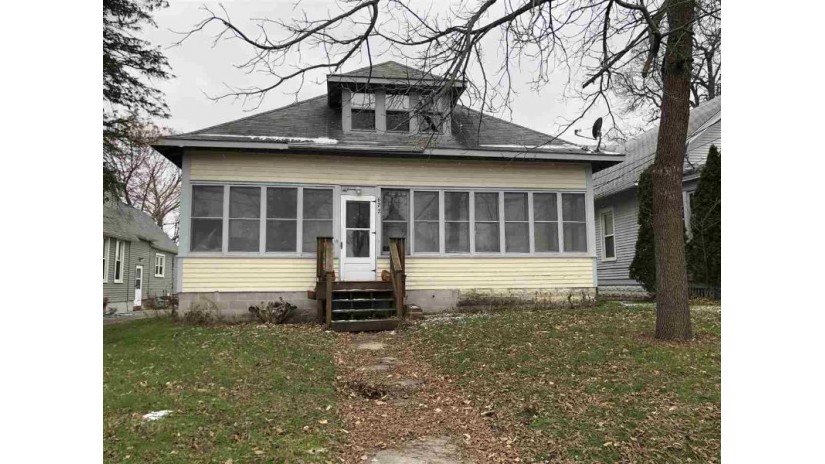 622 E State St Mauston, WI 53948 by First Weber Inc $88,000