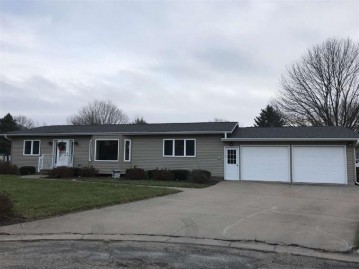 135 Lyman Cir, Prairie Du Chien, WI 53821