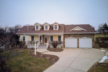 113 Greve Cir, Mount Horeb, WI 53572