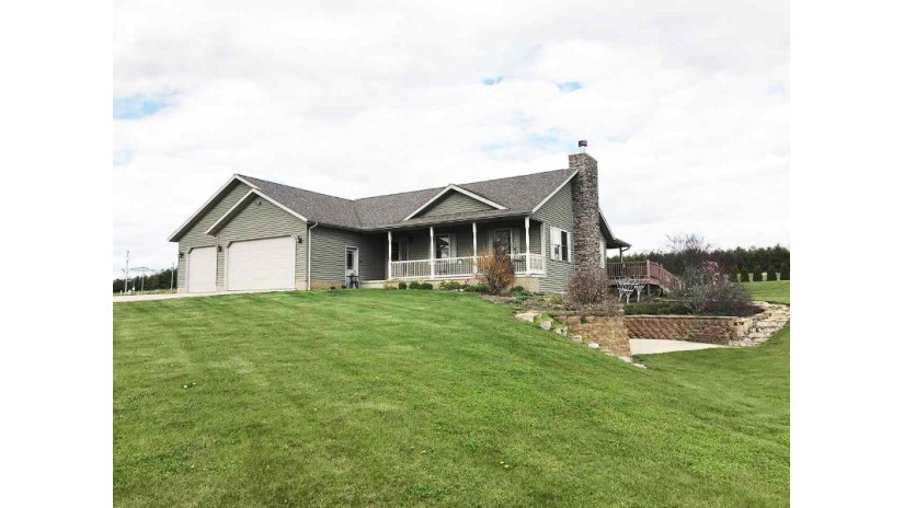 N7872 Louise Ln Randolph, WI 53956 by Quade Real Estate, Llc $374,900