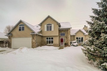 727 8th St, Prairie Du Sac, WI 53578