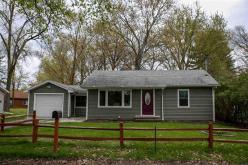 402 Breezy Point Dr, Pardeeville, WI 53954