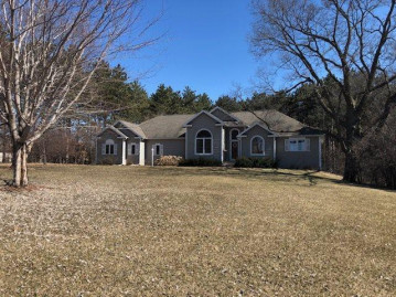 S4110 Whispering Pines Dr, Baraboo, WI 53913