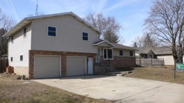 131 Sunrise Ln, Fall River, WI 53932