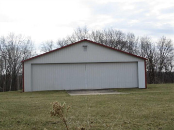 13710 Airport Rd, Freeman, WI 54628-0000