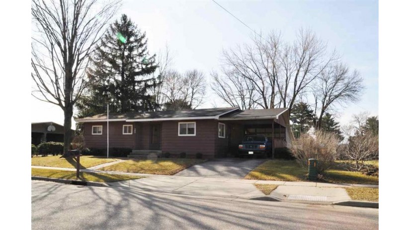 210 E Hoxie St Spring Green, WI 53588 by Century 21 Affiliated $143,900