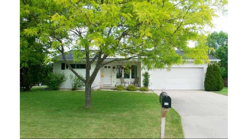 612 E Countryside Dr Evansville, WI 53536 by Stark Company, Realtors $221,000