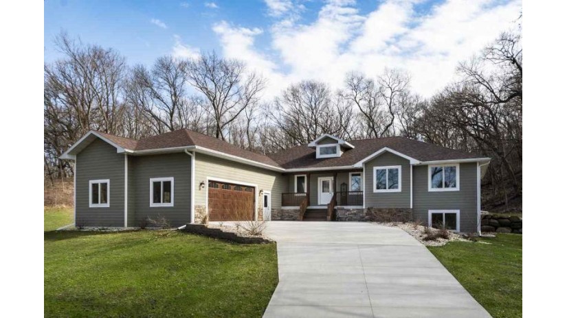 6229 W Grand Videre Dr Janesville, WI 53548 by Re/Max Preferred $469,000