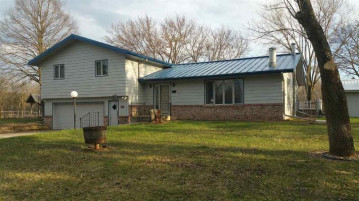 W7037 Cutsforth Rd, Wyocena, WI 53954