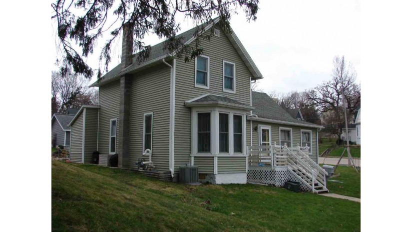 203 S Iowa St Mineral Point, WI 53565 by 1st Advantage Real Estate $157,000