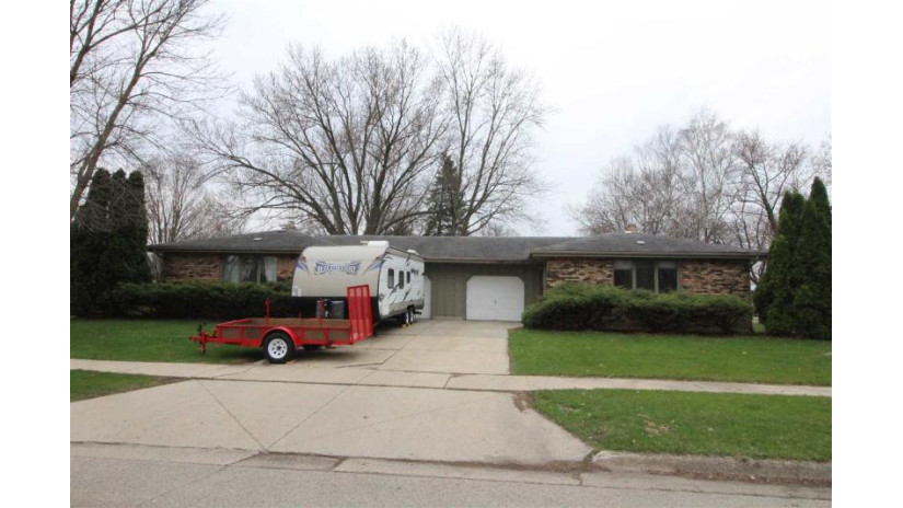 1015-1017 Erie Dr Janesville, WI 53545 by Shorewest Realtors $170,000