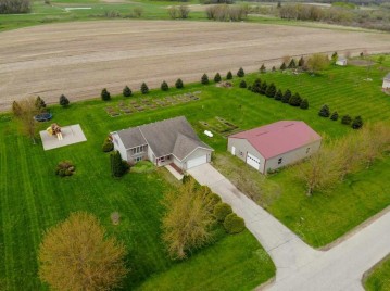 N6561 English Settlement Rd, Albany, WI 53502