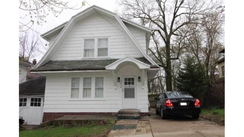 1018 Bushnell St Beloit, WI 53511 by Shorewest Realtors $69,900