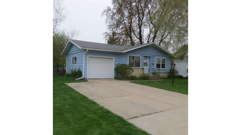 550 Wilson St Sun Prairie, WI 53590 by Shorewest Realtors $182,000