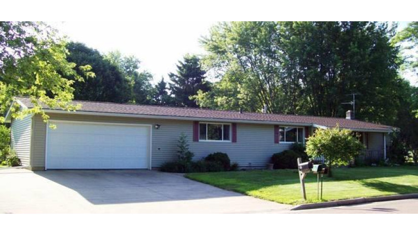 302 South Thomas Street Loyal, WI 54446 by Tieman Realty, Inc. $99,900