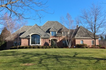 11414 N Justin Dr, Mequon, WI 53092-2784