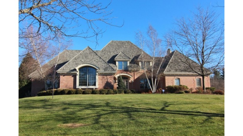 11414 N Justin Dr Mequon, WI 53092 by Shorewest Realtors $998,500
