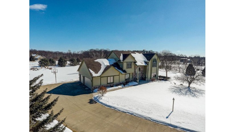 3960 Meadow View Ct Richfield, WI 53017 by First Weber Inc - Brookfield $459,900