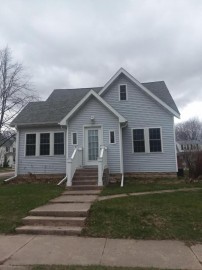 624 S Pine St, Caledonia, MN 55921-1347