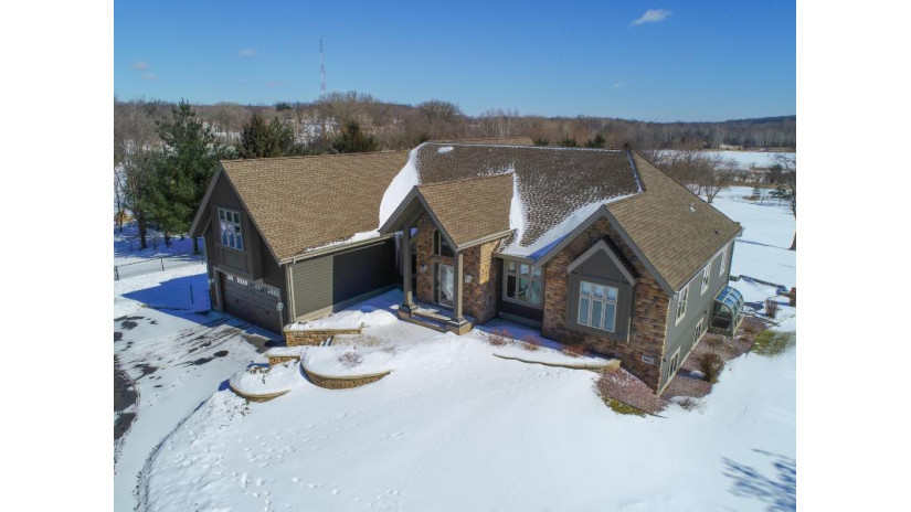 W310S478 Maple Ave Delafield, WI 53188 by RE/MAX Service First $875,000