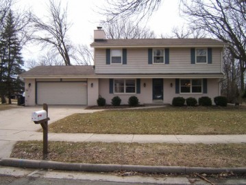 2313 Pendleton Pl, Waukesha, WI 53188-5537