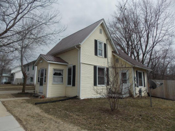 313 W Water St, Cambridge, WI 53523