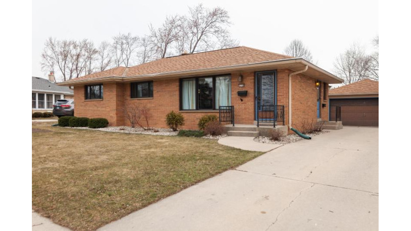 2590 S 91st St West Allis, WI 53227 by Coldwell Banker Realty $236,900