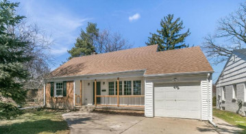 7122 W Bluemound Rd, Wauwatosa, WI 53213-3723