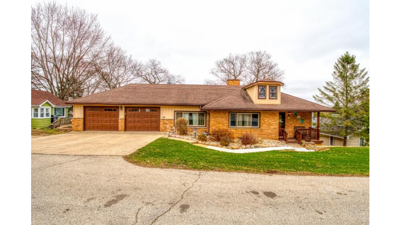 5709 E Peninsula Dr Waterford, WI 53185 by Z Realty, LLC $429,000