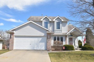 W201N16310 Ash Dr, Jackson, WI 53037-9253