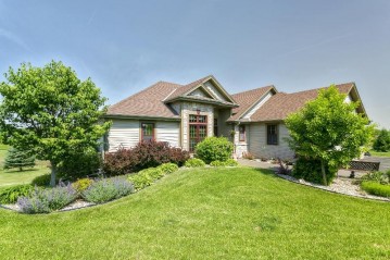 N5853 Christberg Rd, Farmington, WI 53038-9779