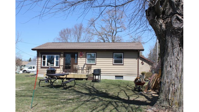 208 S Lincoln St Elkhart Lake, WI 53020 by Avenue Real Estate LLC $175,900