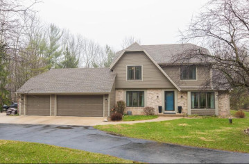 4648 Sonseeahray Dr, Richfield, WI 53033-9727