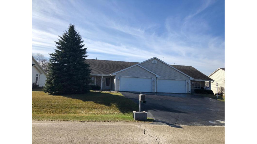 2233 W Jonathan Dr Oak Creek, WI 53154 by RE/MAX Realty Pros~Hales Corners $244,900