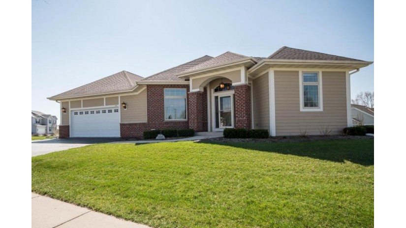 857 Timber Ridge Dr Waukesha, WI 53189 by Benefit Realty $424,900