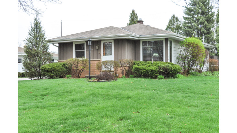 5346 S 7th St Milwaukee, WI 53221 by Shorewest Realtors $169,900