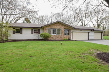 W230S6240 Charles Dr, Waukesha, WI 53189