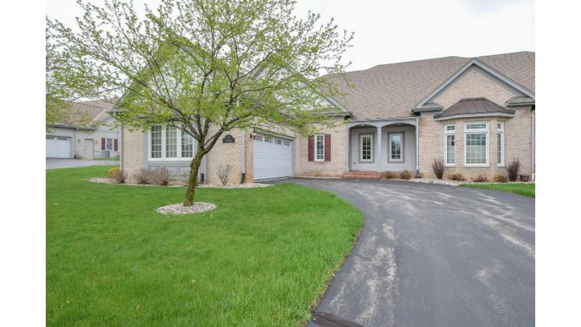 N35W22444 Wethersfield Ct 3 Pewaukee, WI 53072 by RE/MAX Realty Pros~Milwaukee $549,999