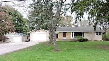 W6126 Hackbarth Rd, Koshkonong, WI 53538