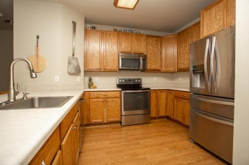 3872 S Lake Dr 306, Saint Francis, WI 53235-5235