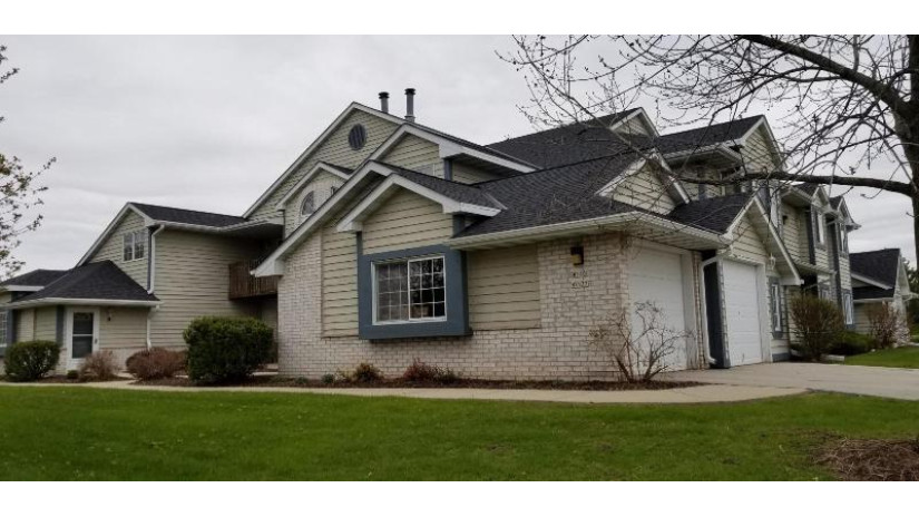 W240N2532 E Parkway Meadow Cir 7 Pewaukee, WI 53072 by  - (414) 935-4500 $1,395