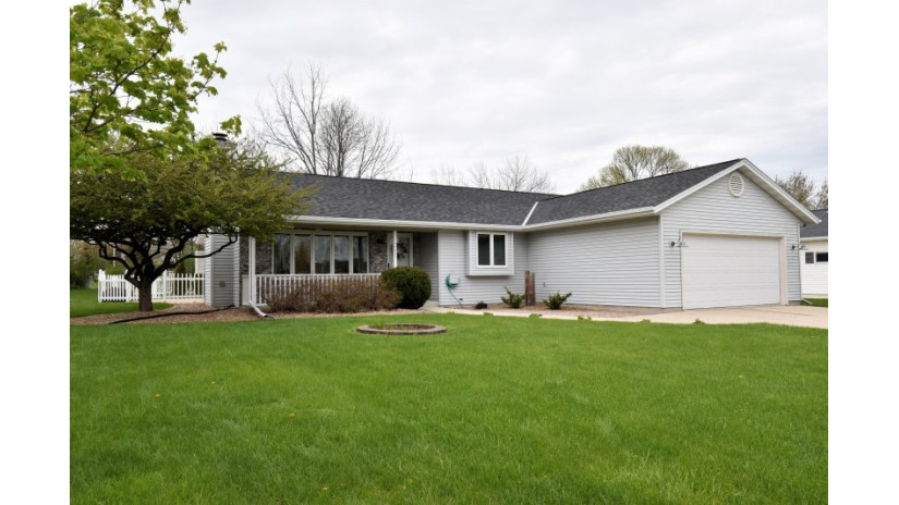 261 S Heritage St Belgium, WI 53004 by Shorewest Realtors $219,900